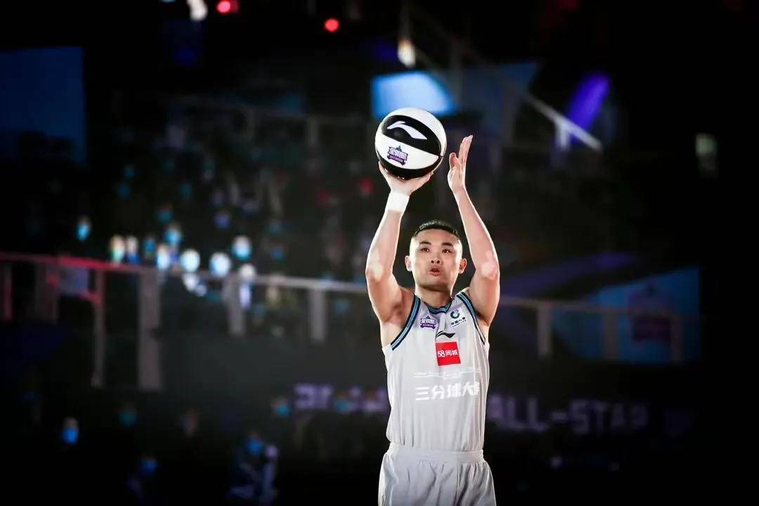 3分王易主!原帅起刀落刀终结紧张,卫冕失败胡明轩心服口服!