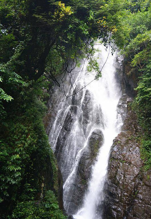 来广东德庆盘龙峡漂流!就问你敢不敢_景区_夏天_瀑布