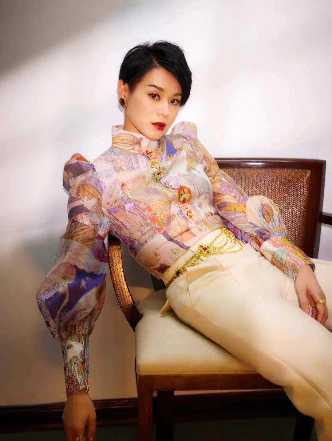 温婉尔雅的气质女神胡杏儿_湾区_王晓晨_丈夫