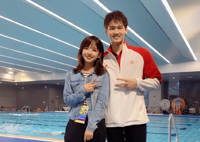 兜儿晒昔日国家队游泳参赛证,结婚目的遭质疑,网友:女版徐嘉余_韩安冉