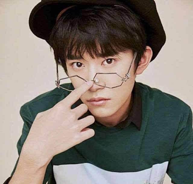 李时安的妈妈最近在ig公开了他的近况照,并配文写