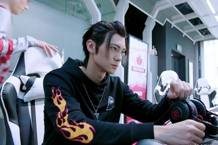 相对于光头的梁森,想必很多观众都比较喜欢有头发的梁森吧?