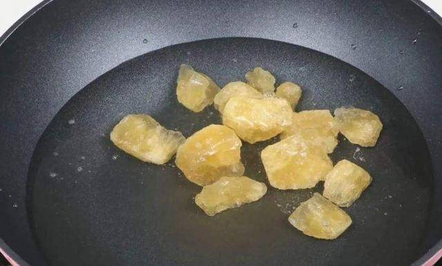 炒糖色,用油炒好還是用水炒好?