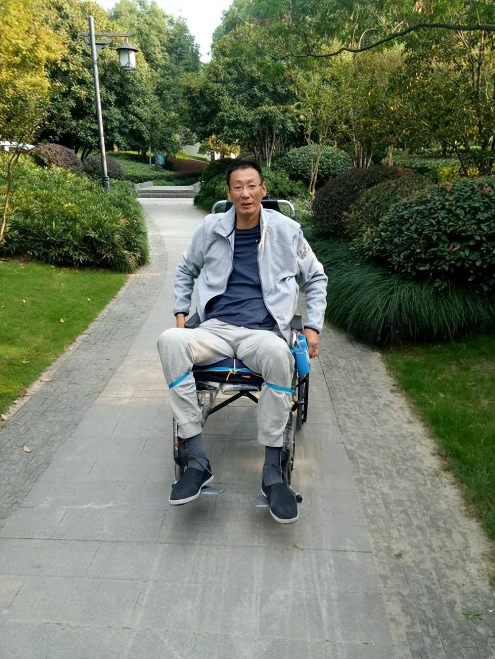 离婚后瘫痪在床,恩师汪嘉伟点亮他的生命灯火_中国男排_日本队_郑武