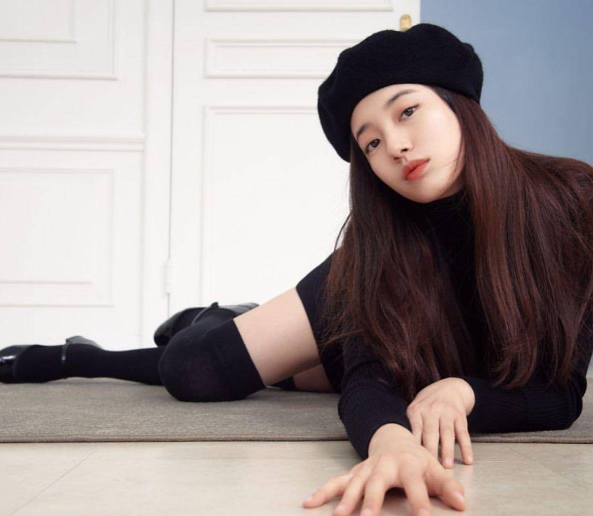 裴秀智"放飞自我",穿红色波点裙化身复古女郎,轻熟女孩真迷人_黑色