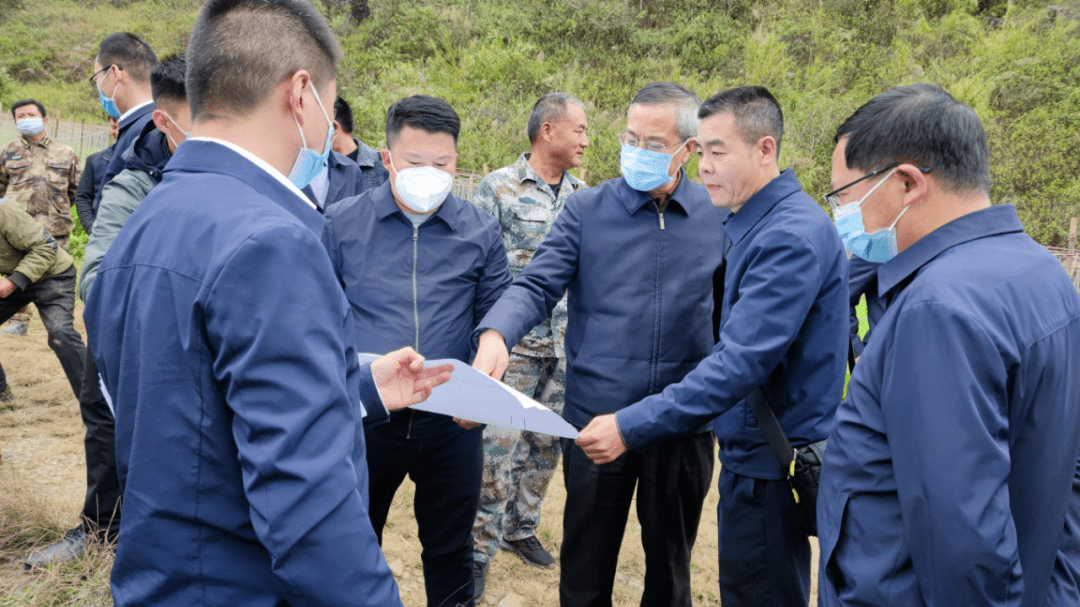 12月5日,省政府副秘书长,省国资委党委书记,主任黄小荣深入马