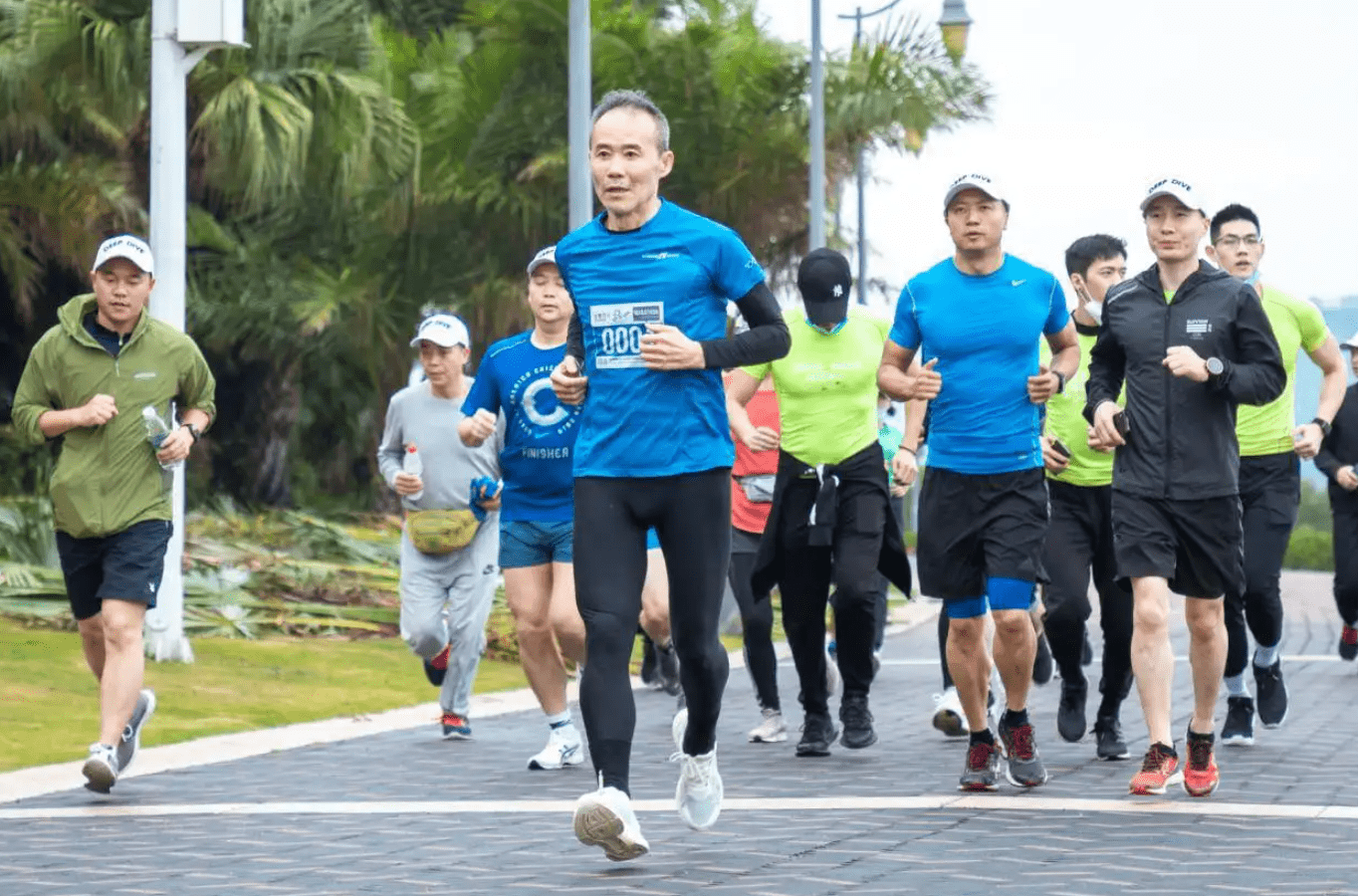 71岁王石疯狂锻炼,每天跑步游泳加健身,只为以后陪着女儿出嫁_身体