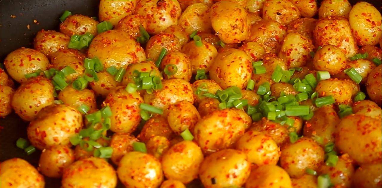 土豆真香,天天吃不腻,它们又糯又辣,吃完还想吃_味道_辣椒粉_时候