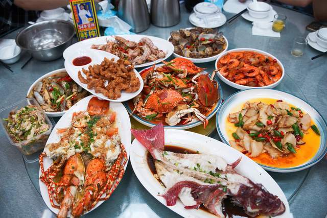 来沿海的城市旅游,怎么能不来厦门八市吃一顿海鲜大餐呢?