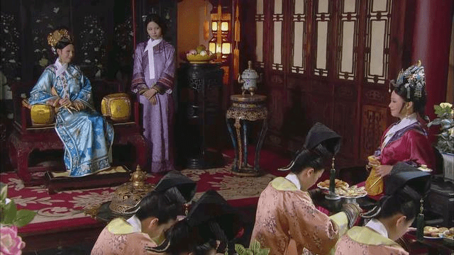 在《甄嬛传》中,从王府到皇宫,从王爷到皇上,皇后是爱皇上还是爱权利?