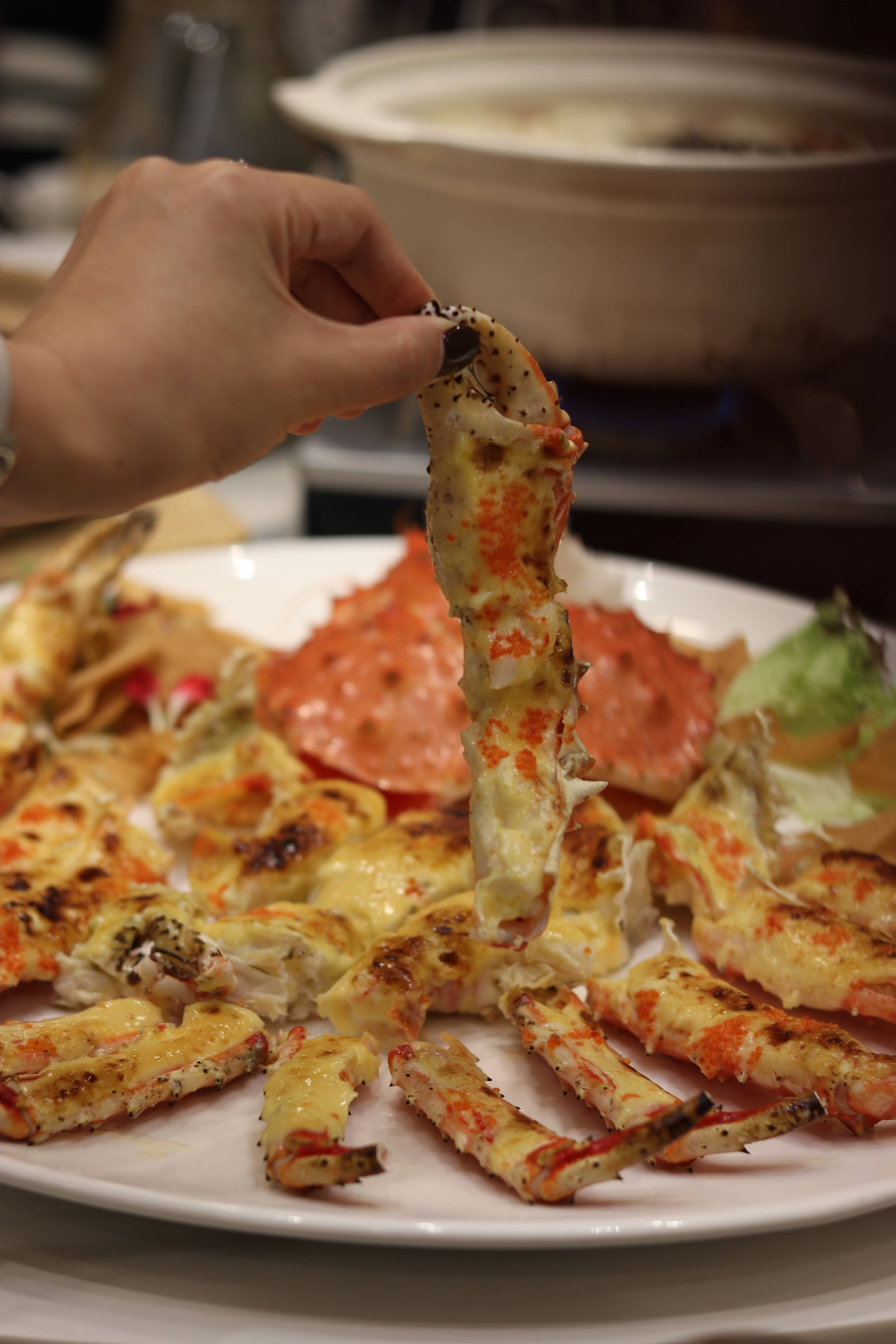 手臂粗的富贵虾只能做陪衬,猜猜这个顿帝王蟹大餐多少钱_感觉_味道