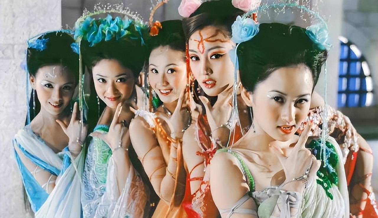 最后和反派大战还是这几位仙女,而且变身后的造型···非主流"天庭7