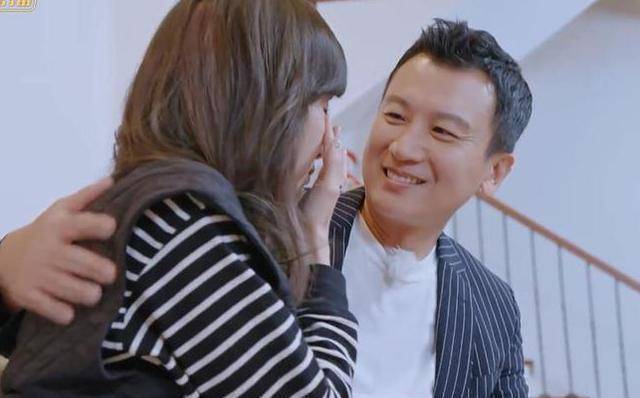 林月云太会穿,与黄柏俊给侯佩岑制造惊喜反成"焦点",不像70岁_妈妈