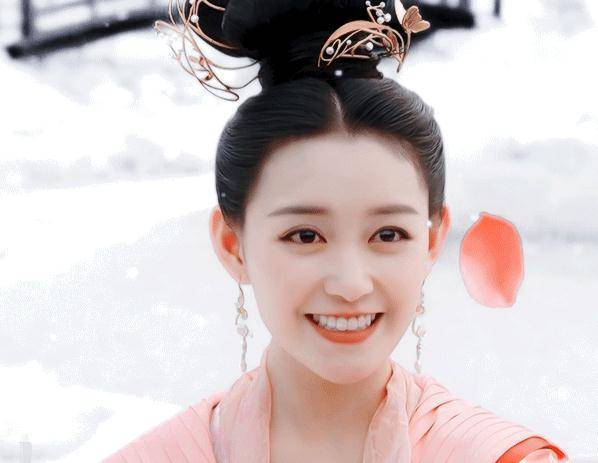 《三千鸦杀》赵露思婴儿肥上演两世恋,女配被ai换脸特效吓人_蒋依依