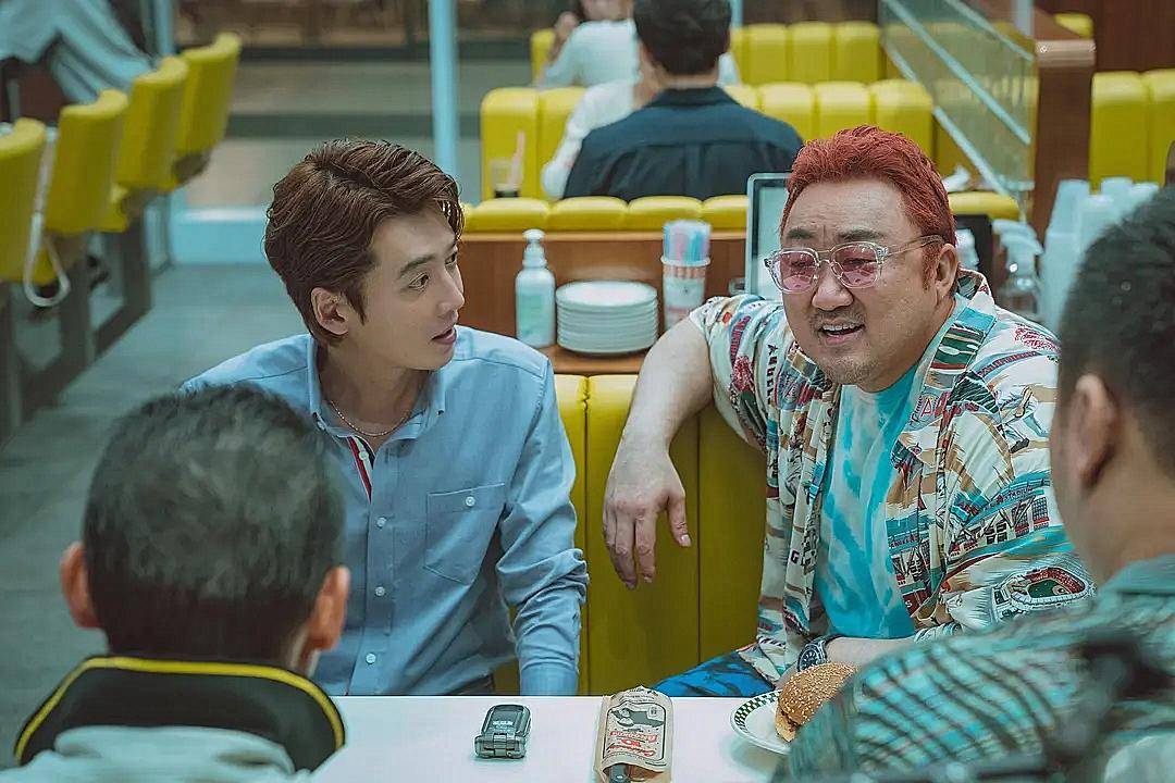 《狎鸥亭报告》:马东锡展现浓郁的喜剧感,笑料太多令电影定位模糊