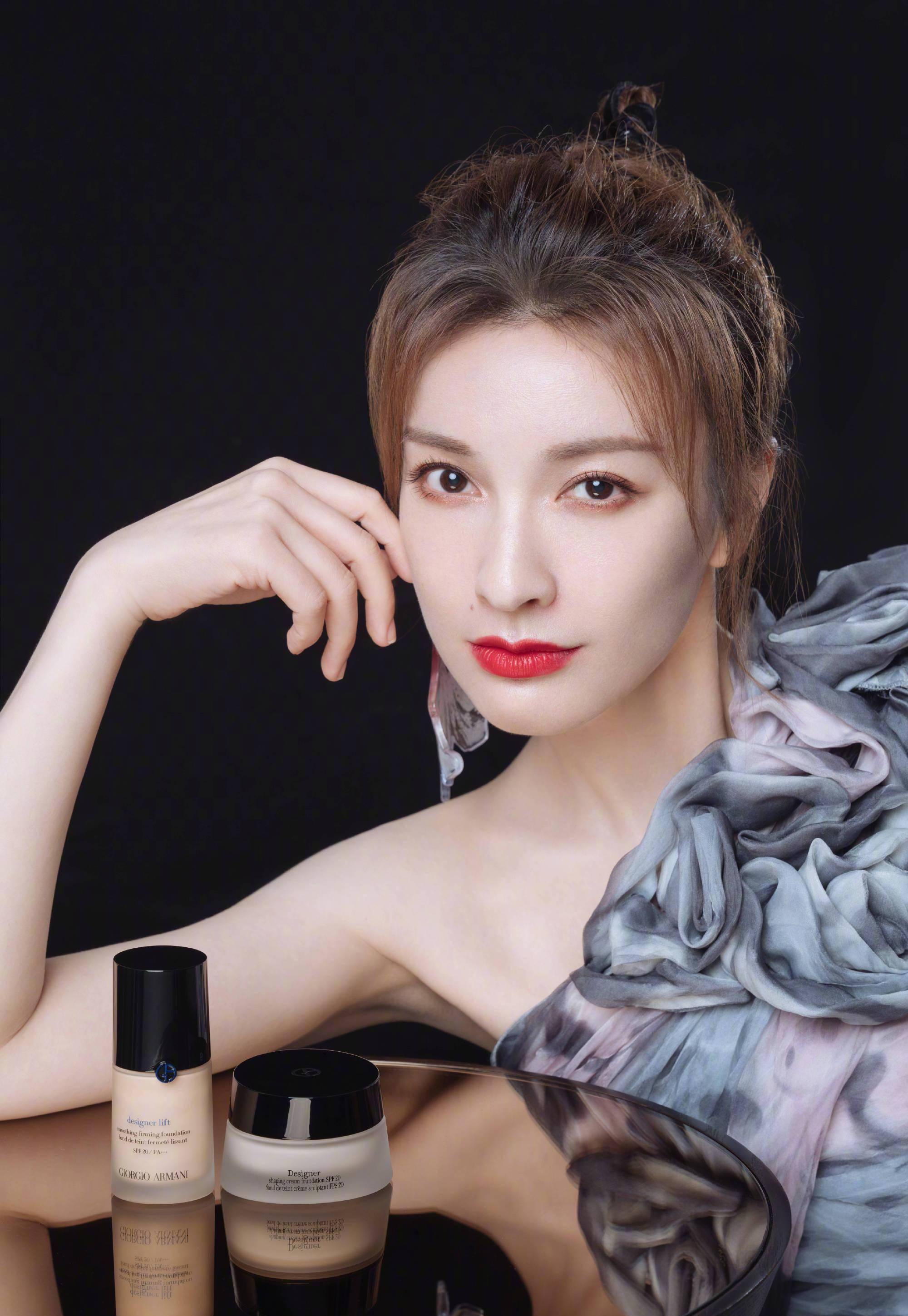 路人镜头下的吴昕状态真好,年龄让人蜕变成自信的女人_网友_人生_年纪