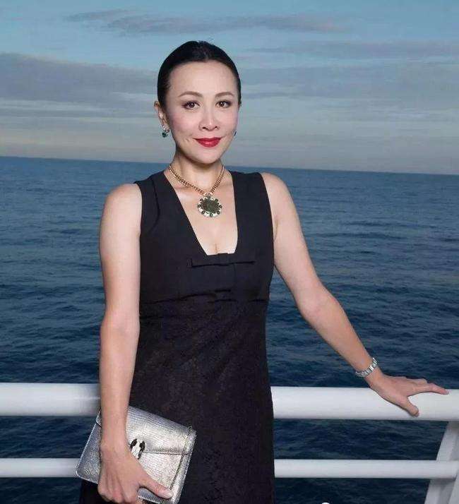 刘嘉玲:当年深陷裸照风波,震惊整个演艺圈,43岁终嫁梁朝伟_女性_周刊