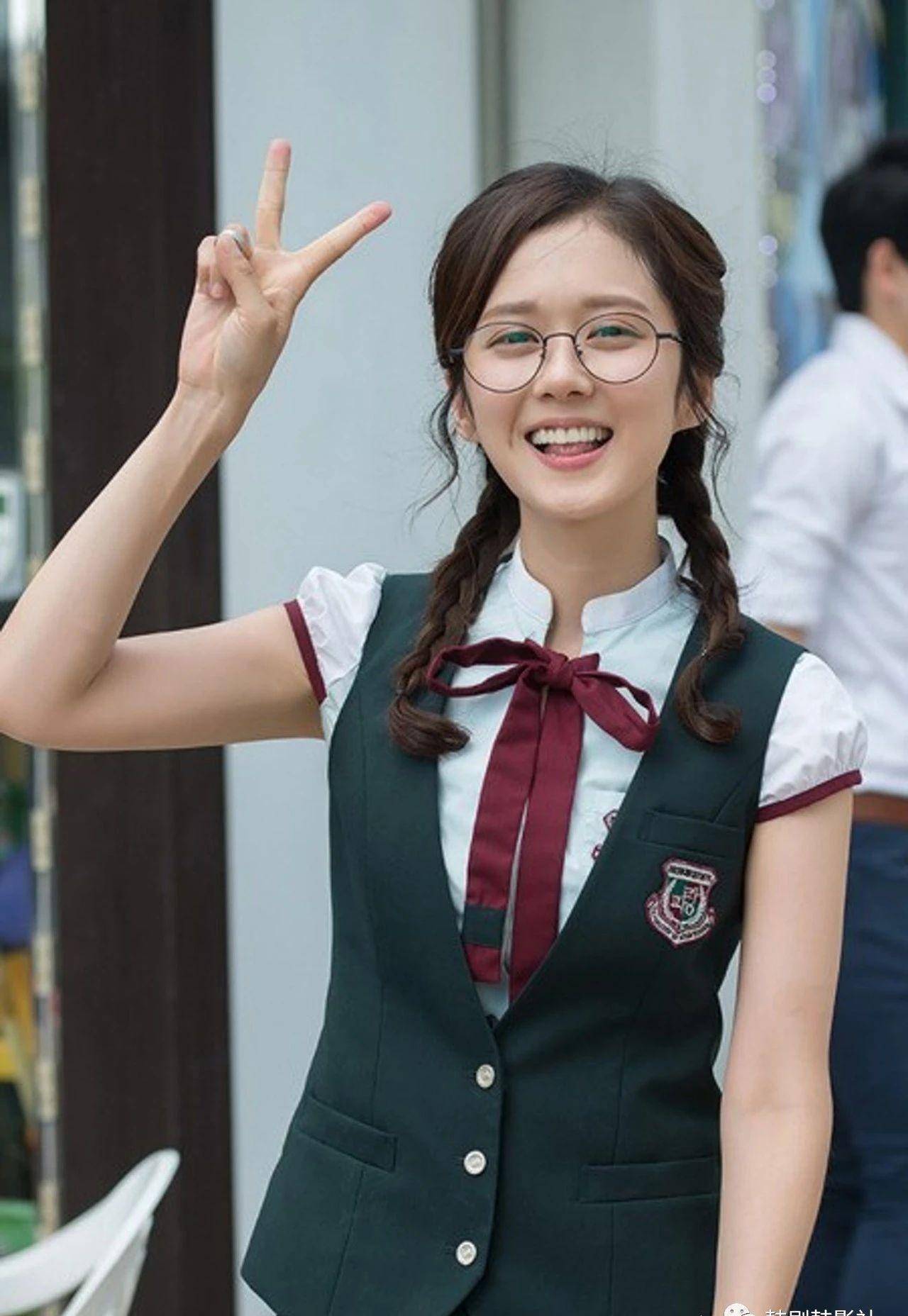 金秀贤徐睿知年过30演中学生成焦点 盘点10位韩剧超龄中学生_校服