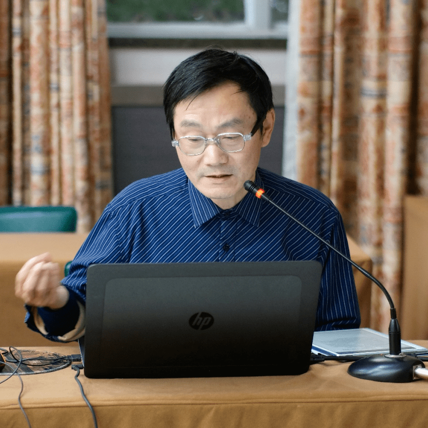 古遗址和彩绘保护江苏省重点文物科研基地(南京博物院)主任徐飞汇报