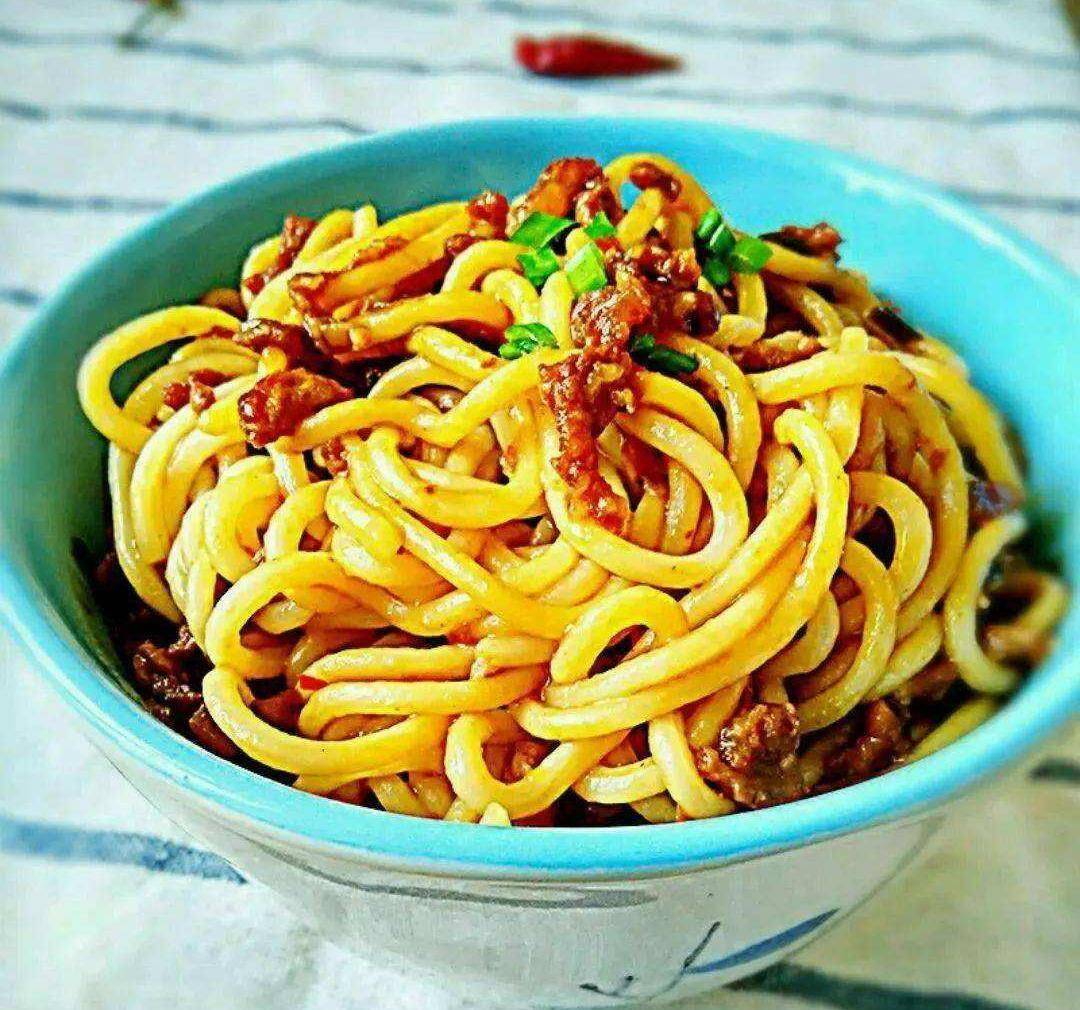 美食分享:老干妈炸酱面,老干妈白菜粉条肉,白菜粉条肉的做法_胡椒粉