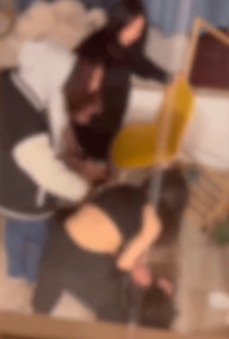 14岁女生遭霸凌被逼喝不明液体,父亲:女儿说是尿液,绝不私了_视频