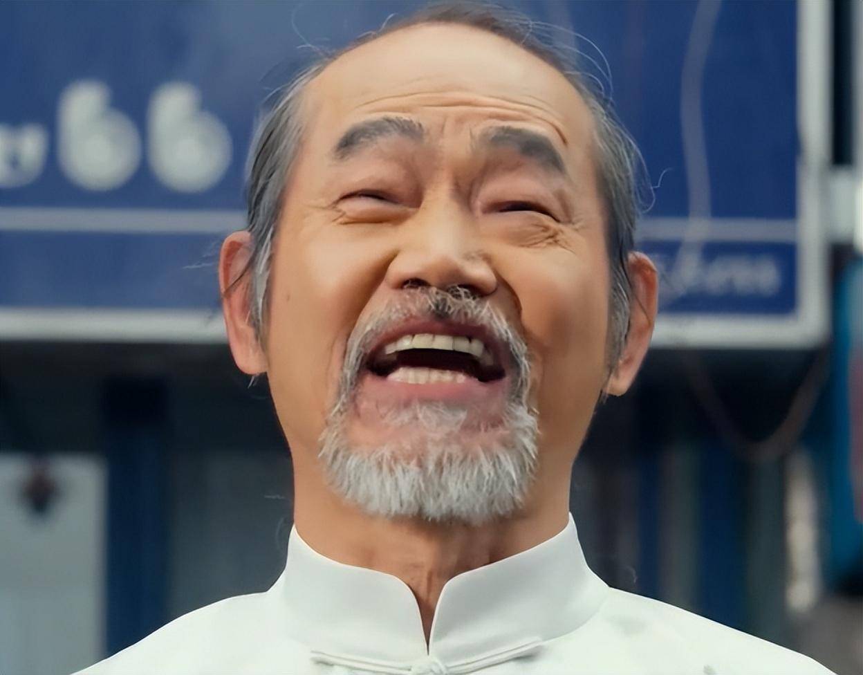 元华身姿挺拔,轻松展示"鲤鱼打挺",比68岁成龙强不少_自律_动作_功夫