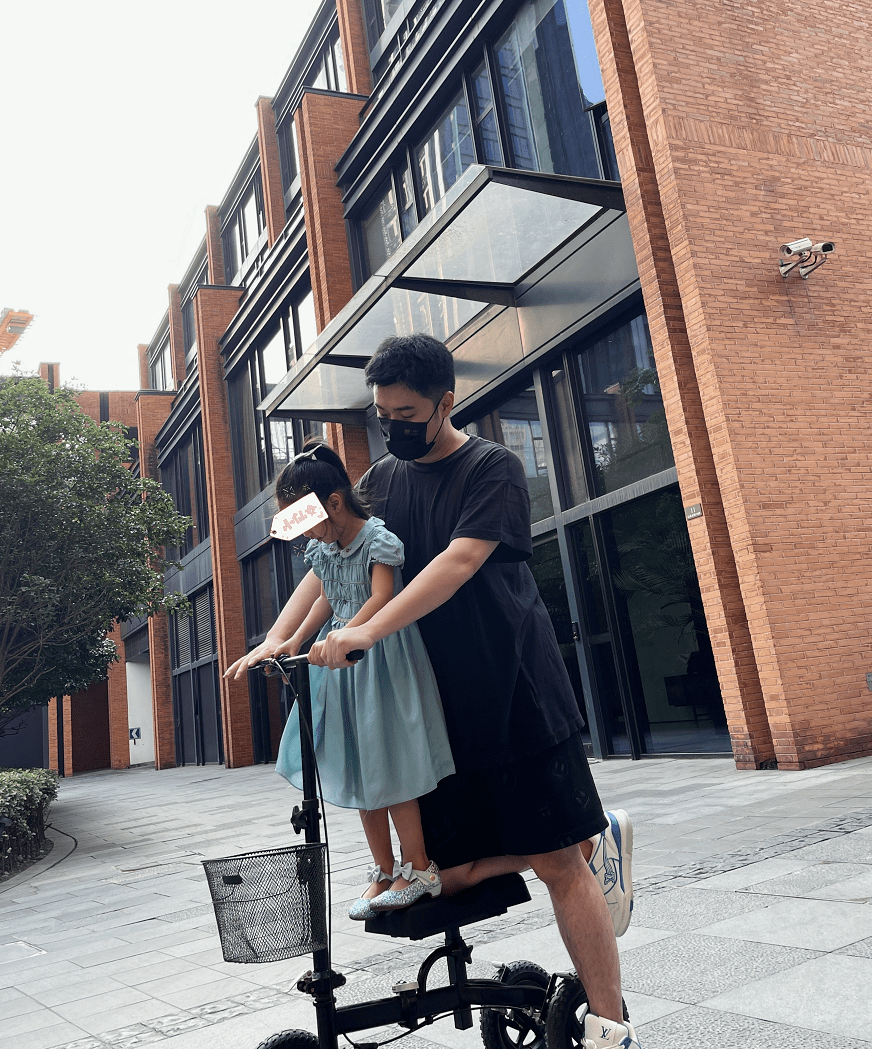 陈赫前妻晒近照,脖子上现爱的纹身,分手七年至今婚姻成谜没孩子_许婧