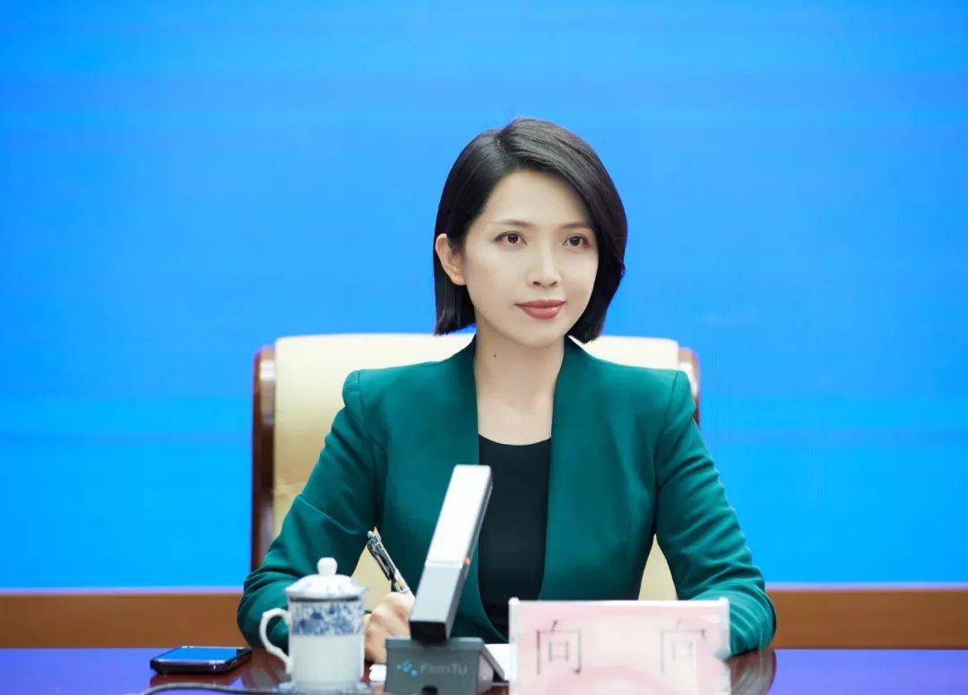 (2022年12月9日)中共海南省委宣传部新闻发布处处长,新闻发言人向向