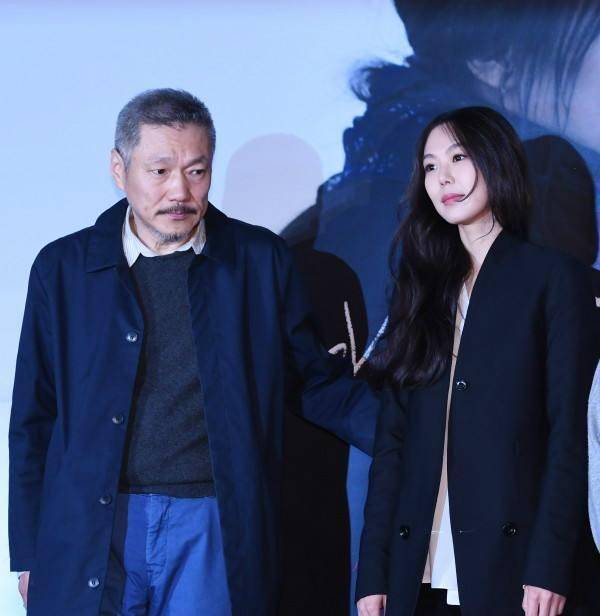 韩国著名"小三"金敏喜现身洗衣店,与洪尚秀出双入对_演艺圈_男方_恋情