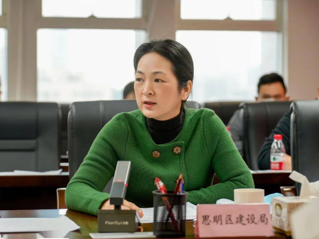 海沧区建设与交通局局长彭延敏▲翔安区建设与交通局局长卓根旺各区