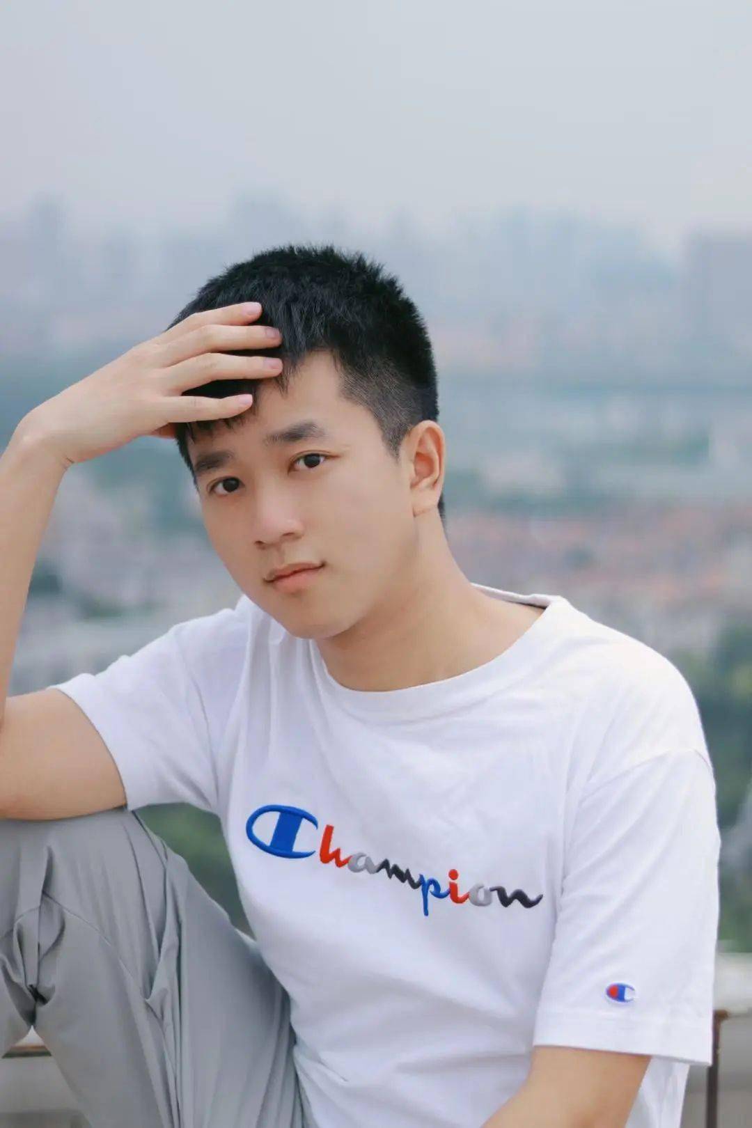 95后帅气小哥,身高178cm,已购房,工作稳定,性格温和