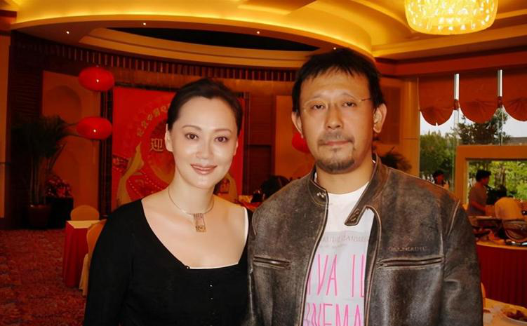 3岁的女儿打翻热水瓶,使得丈夫身染重病,害的父亲得了不治之症_宋佳