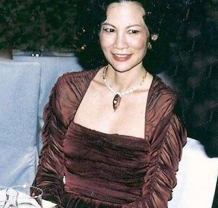 何晶洁:为罗康瑞生儿育女,他却爱朱玲玲30年,分手后儿女争气_瑞安