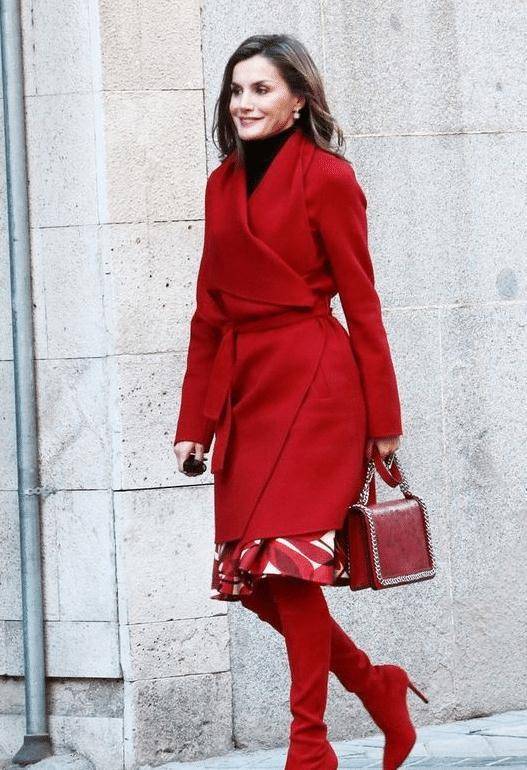 行走的穿搭教科书,来看看西班牙莱后,有气质有品位_职场_红色_细节