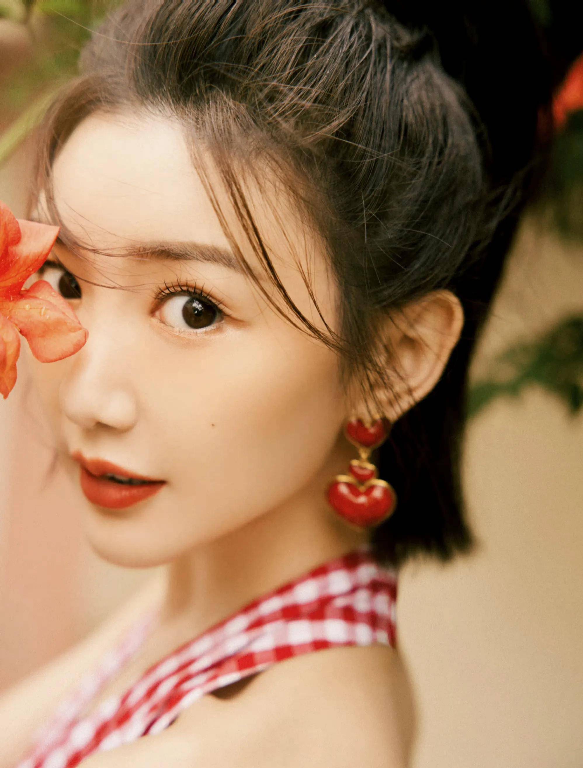 女明星毛晓彤时尚写真:如花似玉,公主气质