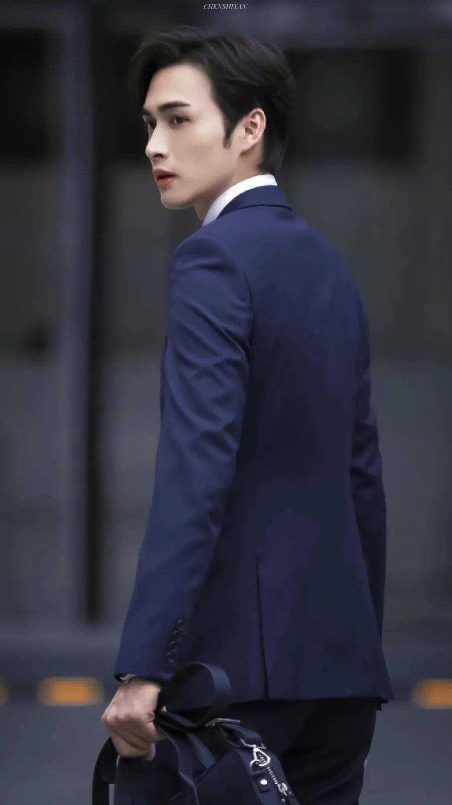 田曦薇内涵张艺兴?刘亦菲如何提提升?大s代言都掉了?张彬彬新靠山?