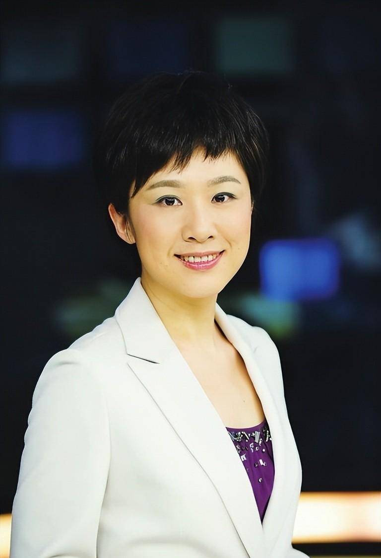 上海台播音员林牧茵:复旦女学霸,主持节目优雅知性深受观众喜欢_工作