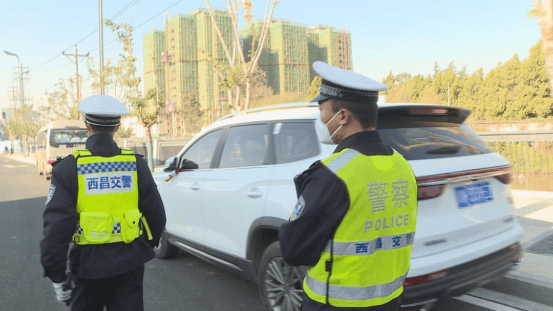 【文明特派记者监督行】乱停乱放埋隐患 交通监管不放松_车辆_河东_进行了