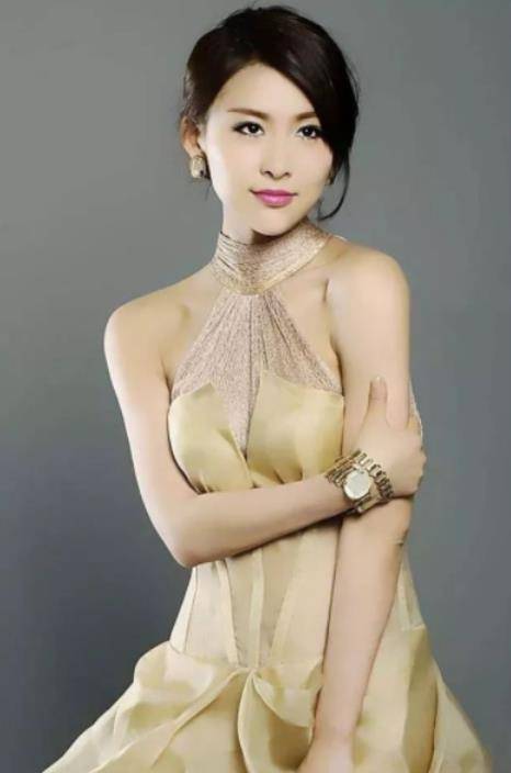 一开始,王思聪对她的朋友说,他对女明星贾青比较乐观,不像其他女明星