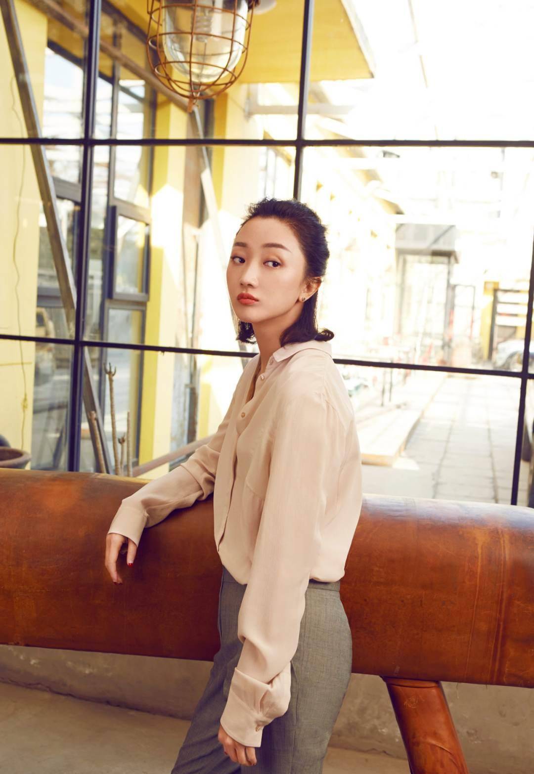 本来要演大缨子,意外成关宝慧,歌手出身的张瑶演技炸裂了_铁林_新世界