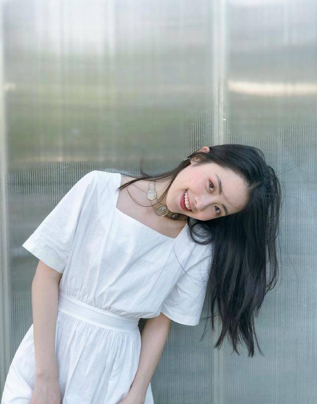 95后女星章乐韵私服真是太好看了,可清新可优雅_时尚_的设计_身材