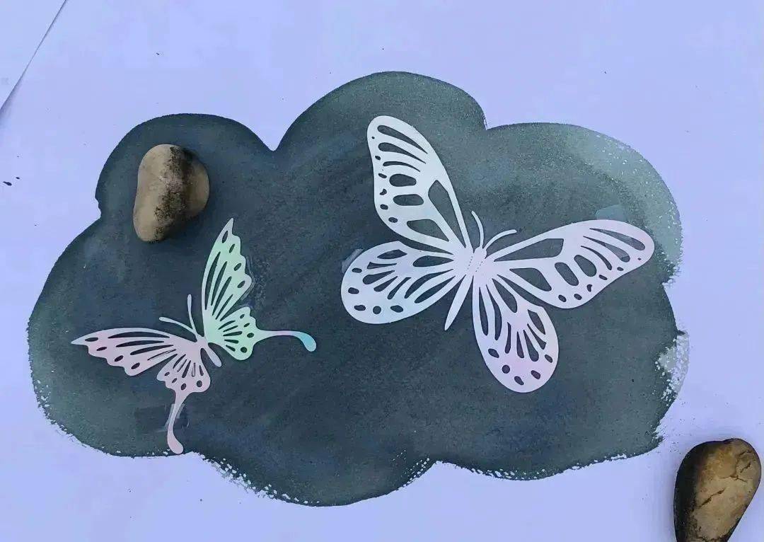 步骤四:晾晒步骤三:绘制并摆放显影材料步骤二:刷蓝晒液步骤一:混合蓝