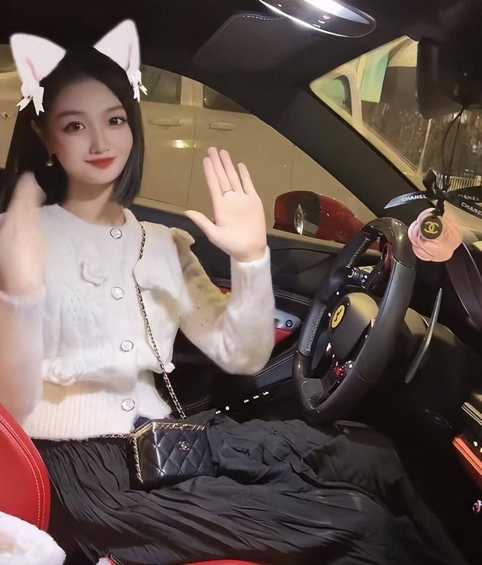 张嘉倪风波后首现身,整个人消瘦了不少,脸颊也略显憔悴_珍妮_网友