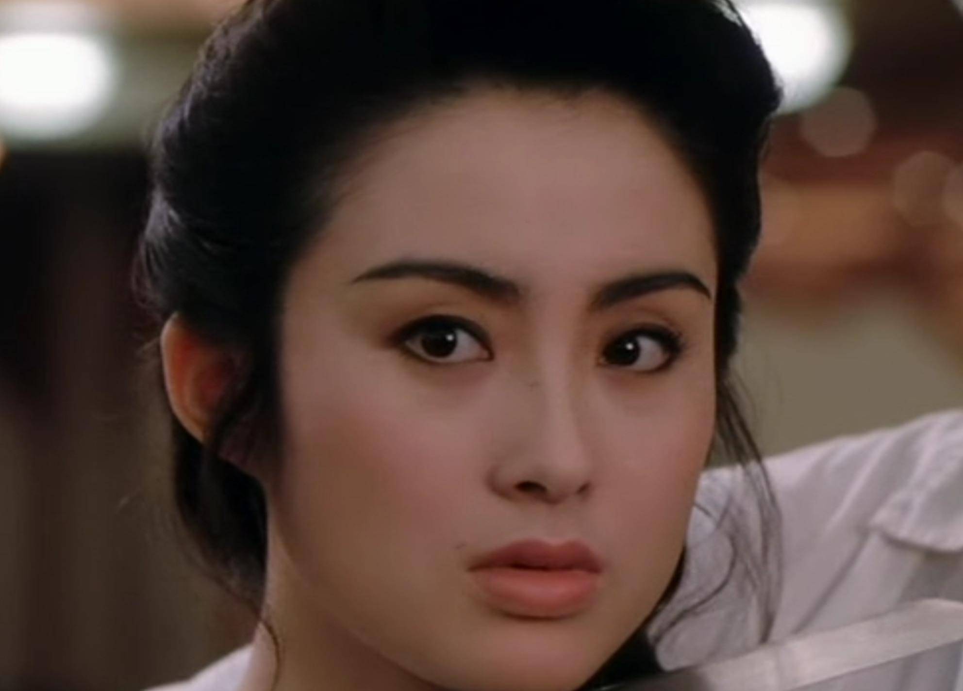 张敏在80年代也是独占一席,其逃学威龙中所饰演的女老师是多少男学子