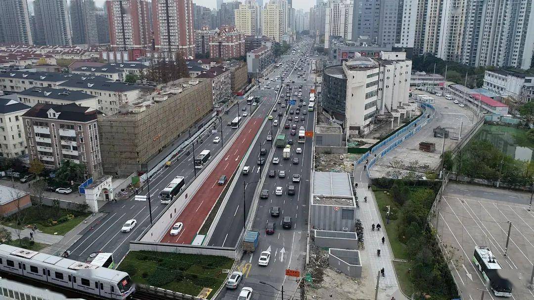 全程耗时11分钟,记者实测武宁路地道首个早高峰_地面_车辆_车流