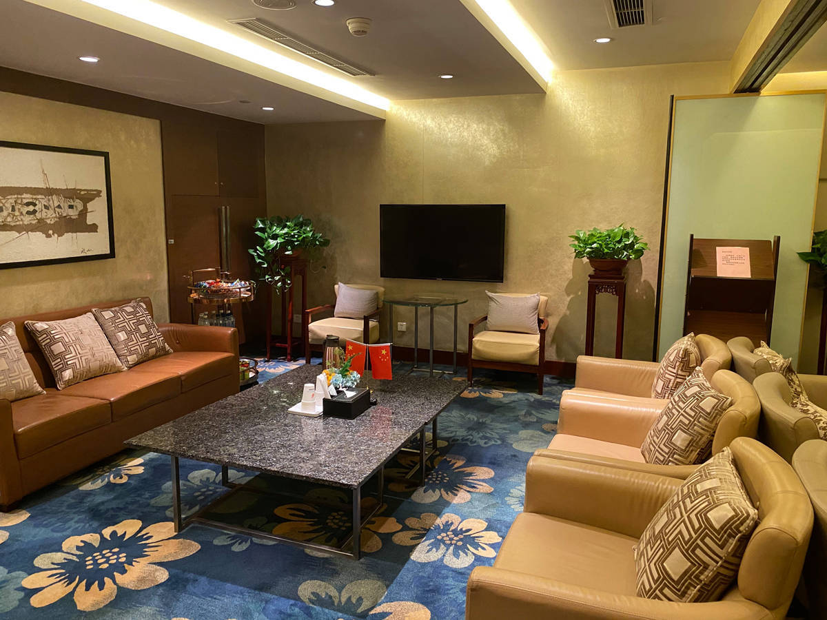 2,银行高端卡同机场通过合作形式建立的休息室;3,易八出行机场贵宾厅