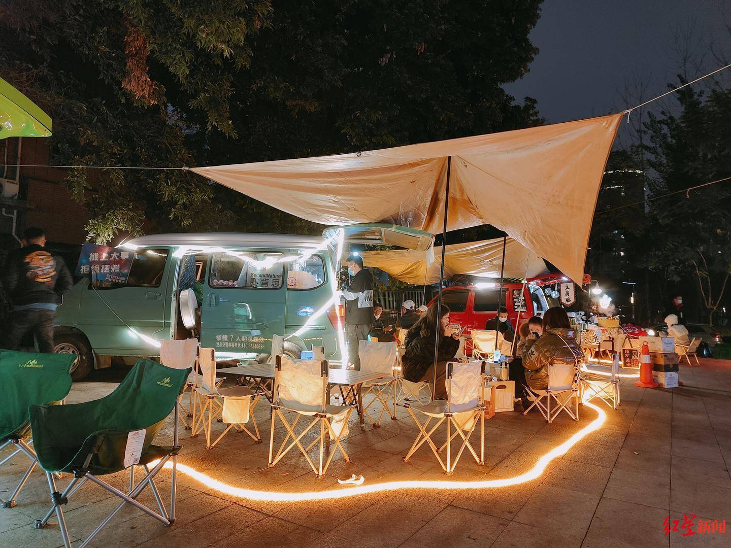 "三色路夜市"归来:有公司负责管理,想摆摊先要申请认证_摊位_问题