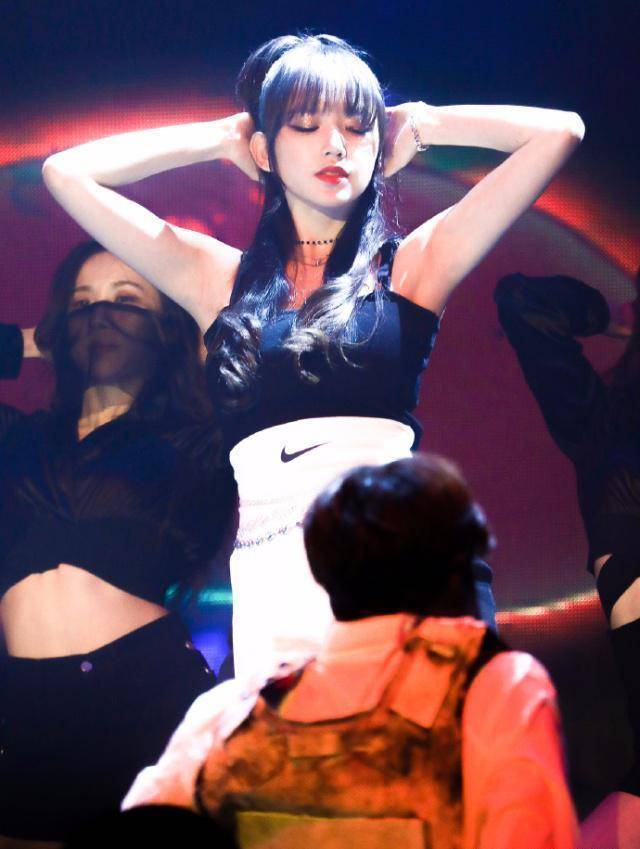 程潇真的是很会遮肉了!