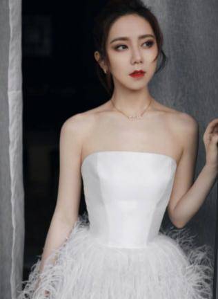 邓紫棋辟谣结婚!