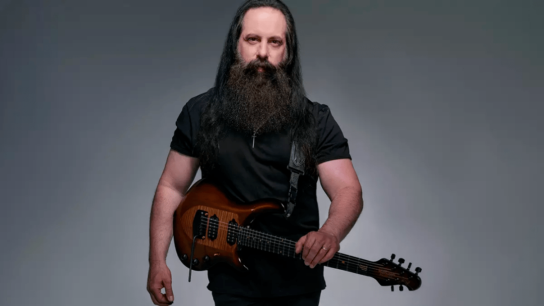 而这些成就都离不开乐队核心——吉他手 john petrucci 独特的创作与